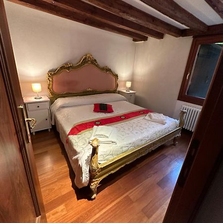 1 Ca'Del Traghetto Family Apartment Veneţia Exterior foto