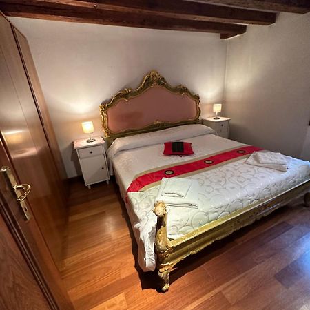 1 Ca'Del Traghetto Family Apartment Veneţia Exterior foto