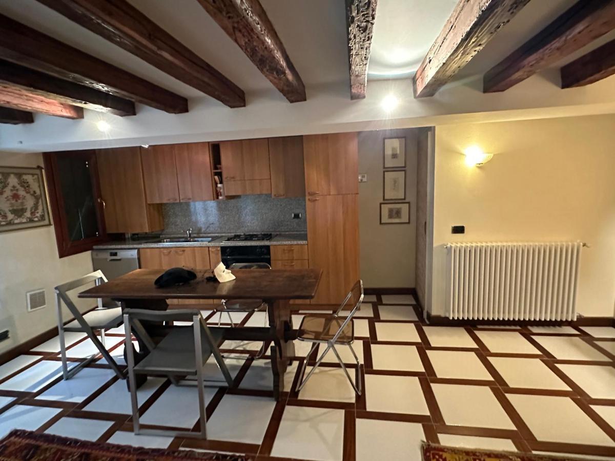1 Ca'Del Traghetto Family Apartment Veneţia Exterior foto