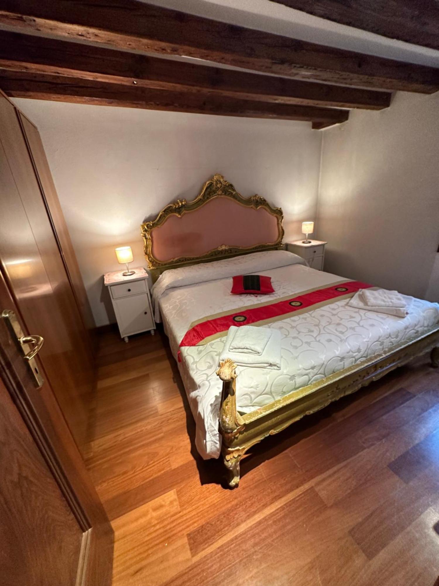 1 Ca'Del Traghetto Family Apartment Veneţia Exterior foto